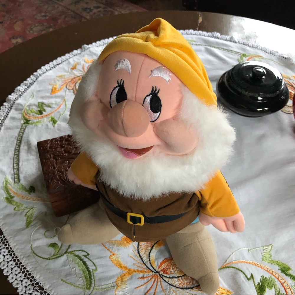 Vintage Disney on Ice Snow White and the Seven Dwarfs "Happy" Stuffed Toy. 13" - Picture 4 of 14